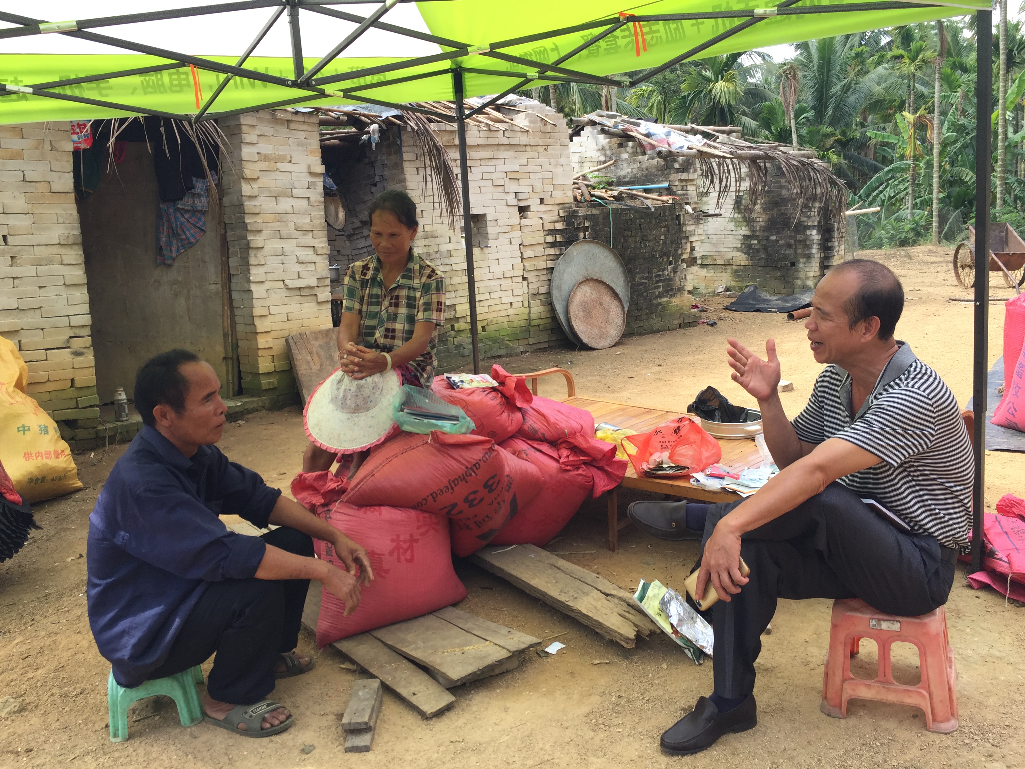 教育与心理学院持续推进精准扶贫工作
