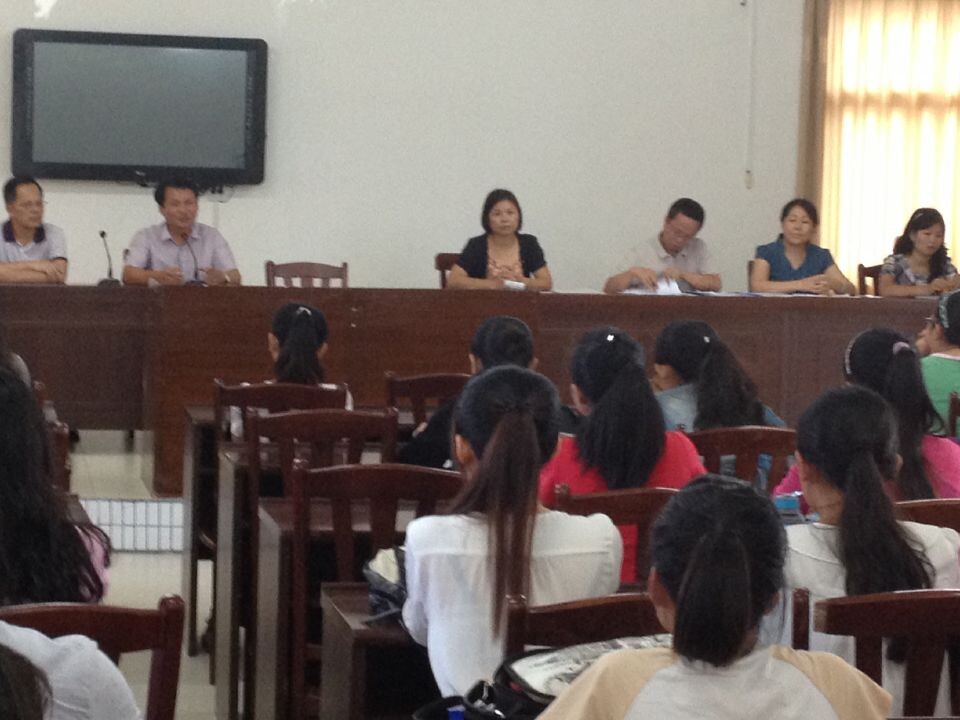 我院学前教育专业顶岗学生受到万宁教育局的热烈欢迎