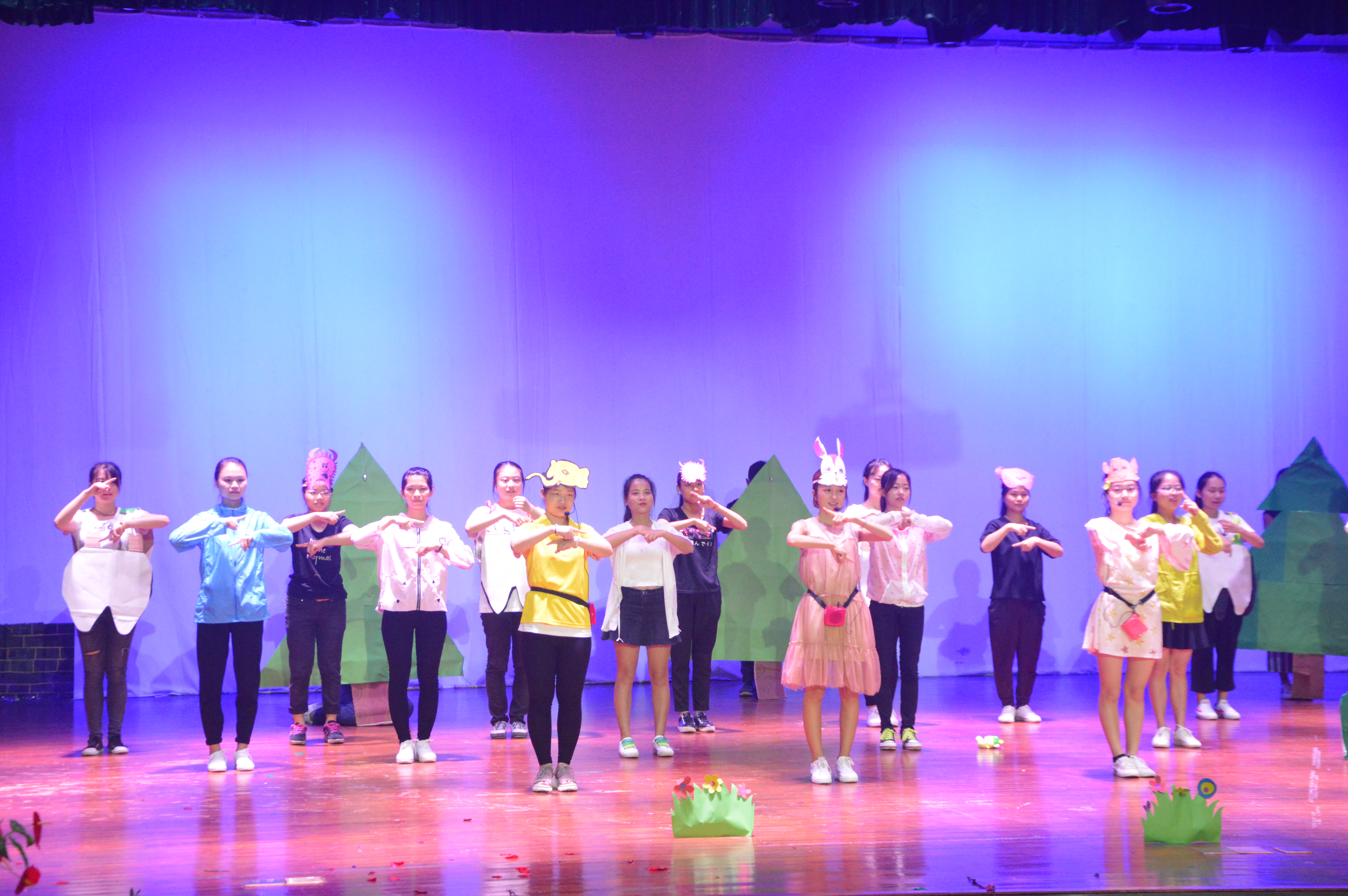 学院和附属幼儿园共同举办庆“六一”儿童剧表演活动