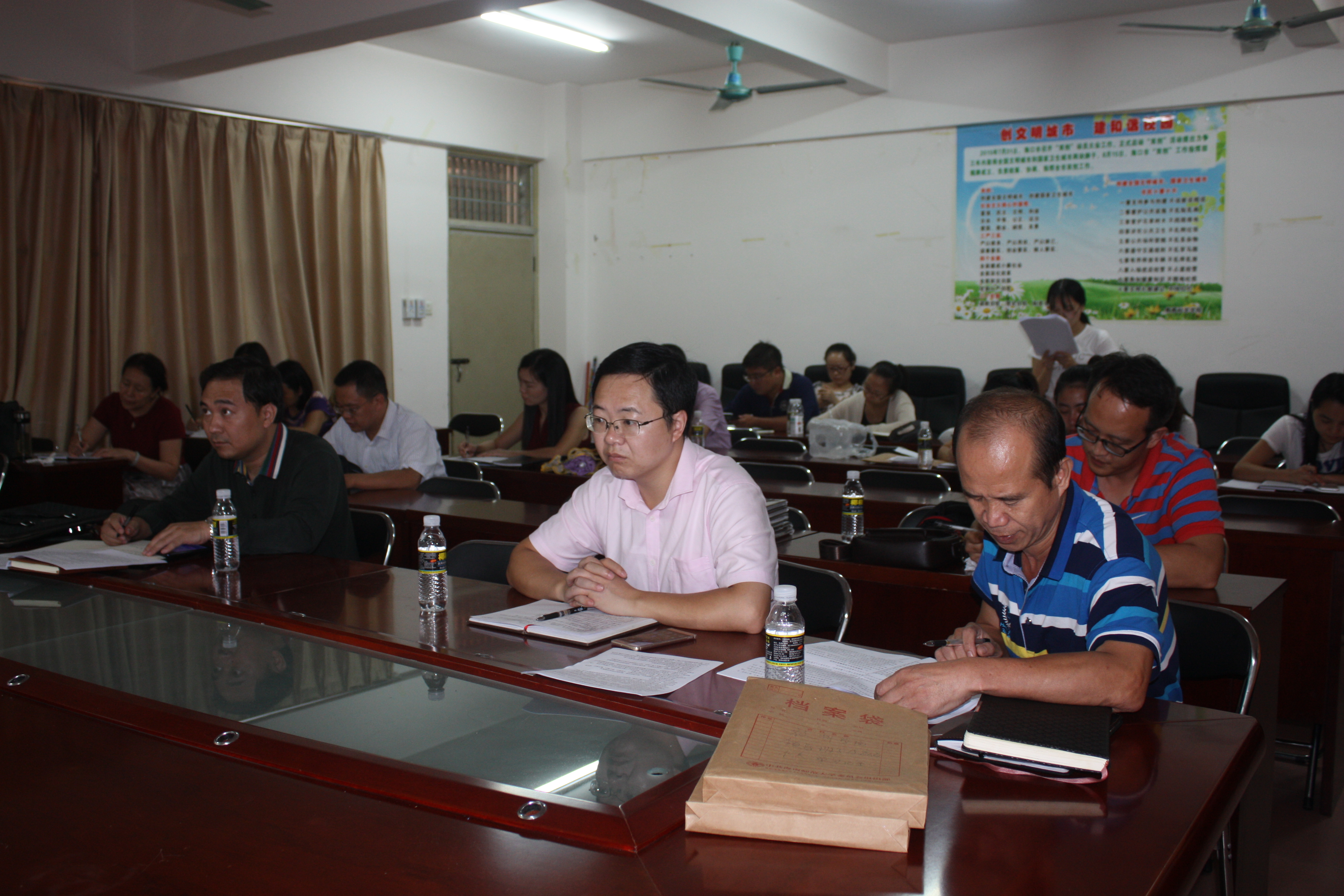 教育与心理学院两个党支部召开专题学习会