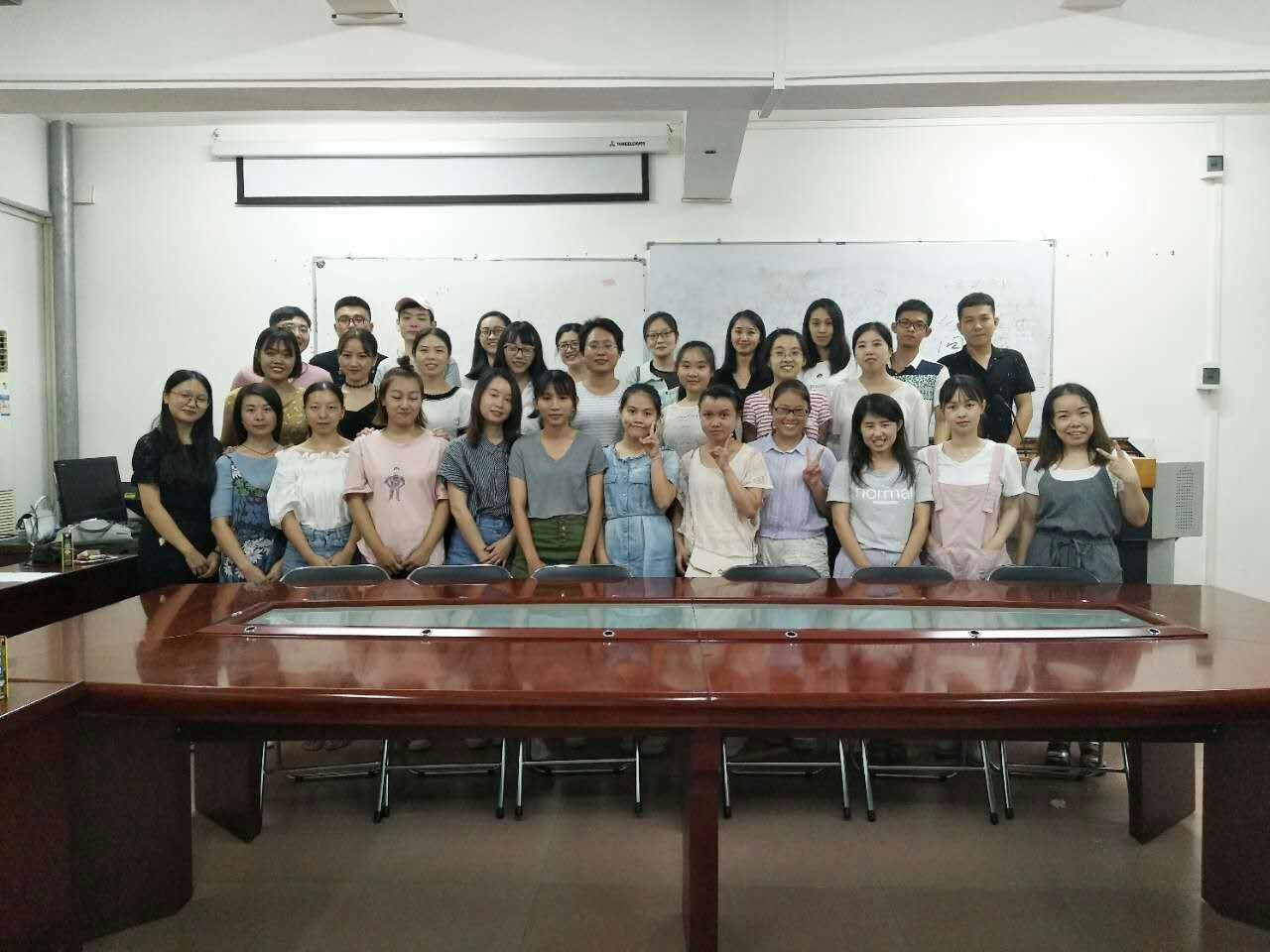 教育与心理学院召开2017级研究生新生见面会