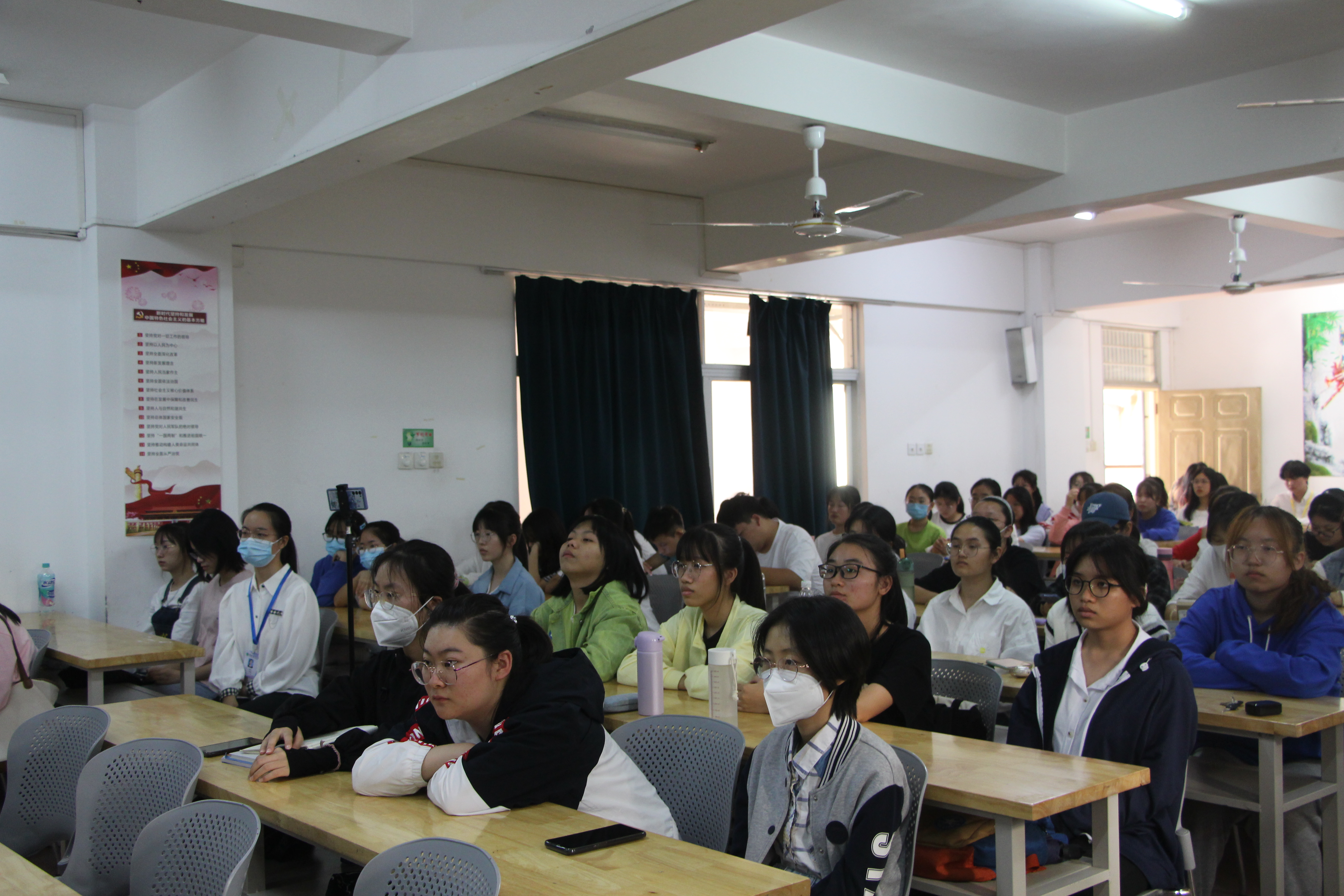 心理学院举办“风华正茂,韵华征程” 大学生论坛 暨新老生交流会