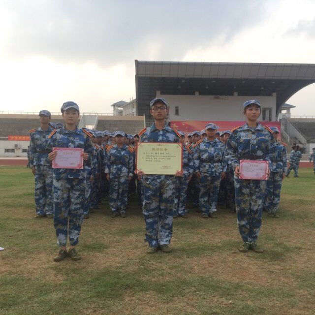 教育科学学院在军训表彰大会中荣获队列评比一等奖