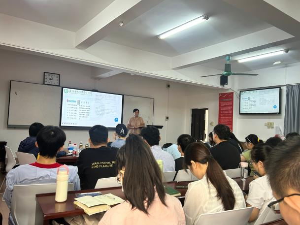 青少年心理发展与教育研究基地讲座（十六） ――《学校心理健康教师的角色定位》