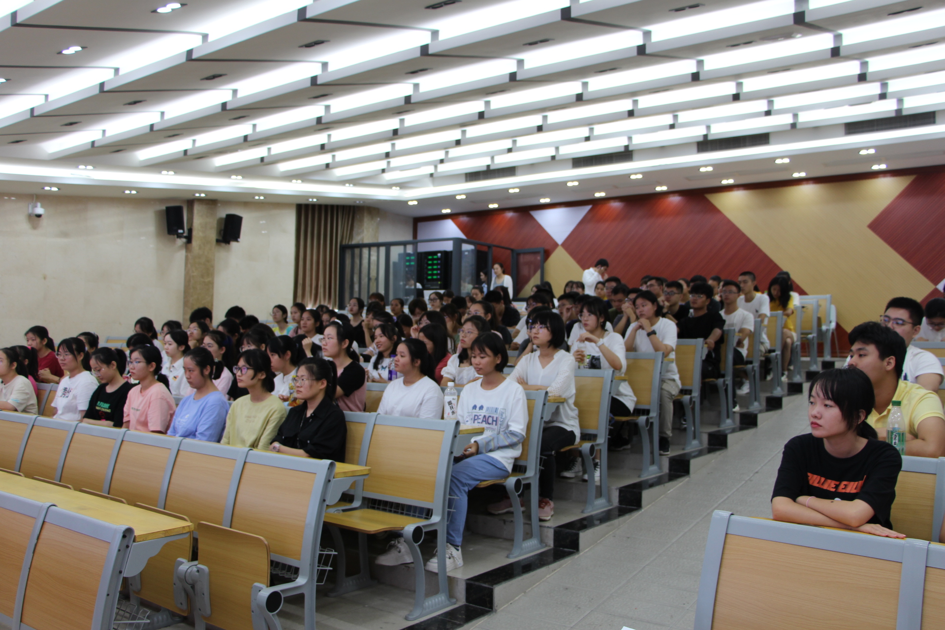 心理学院举办2020级新生开学典礼