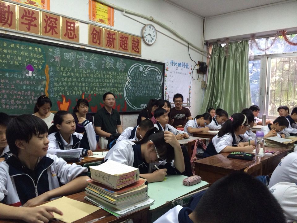 学院领导到海师附中检查2010级学生实习工作