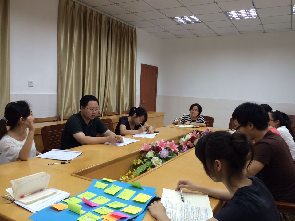 学院领导到海师附中检查2010级学生实习工作