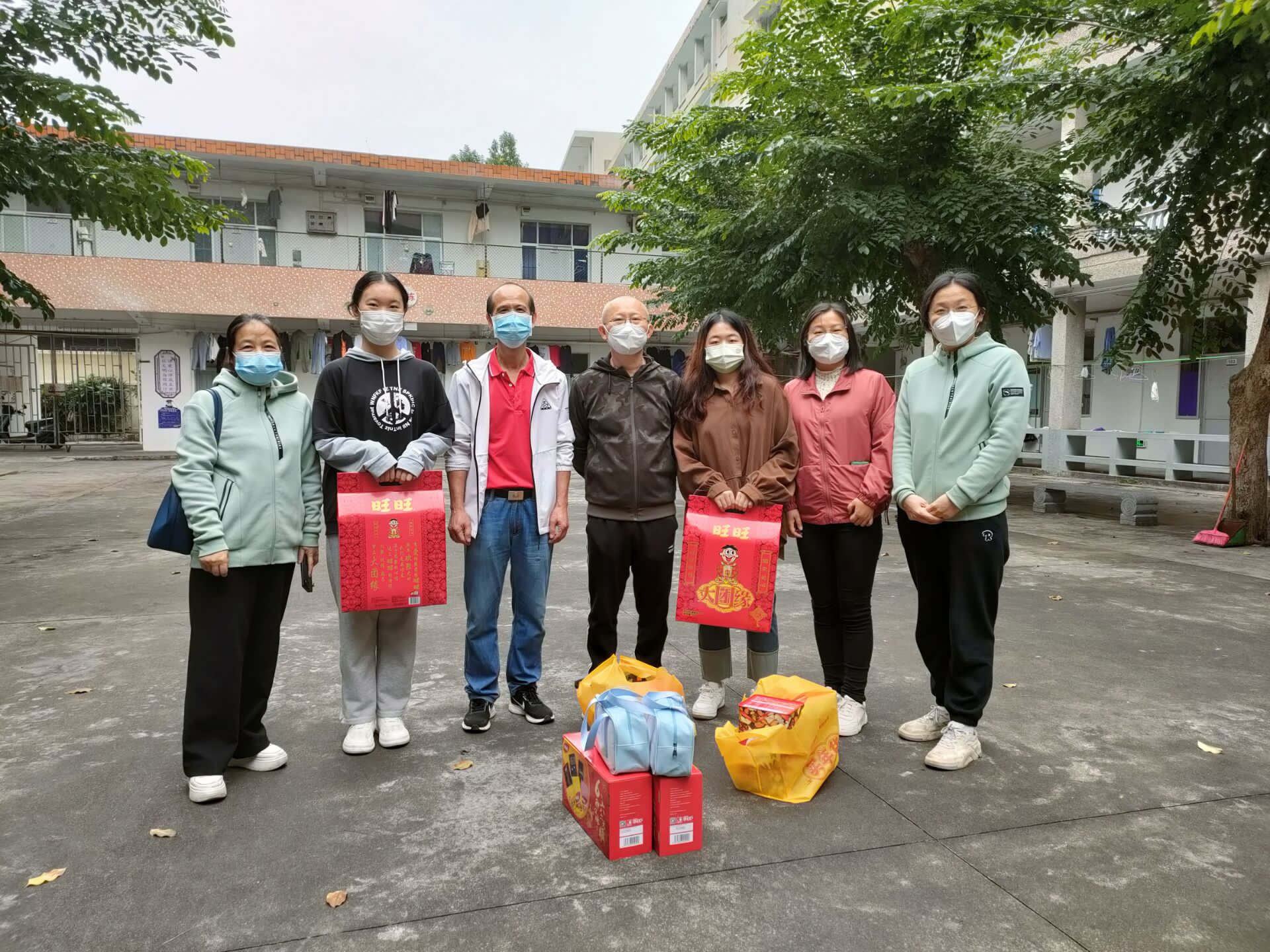 心理学院慰问寒假留校学生