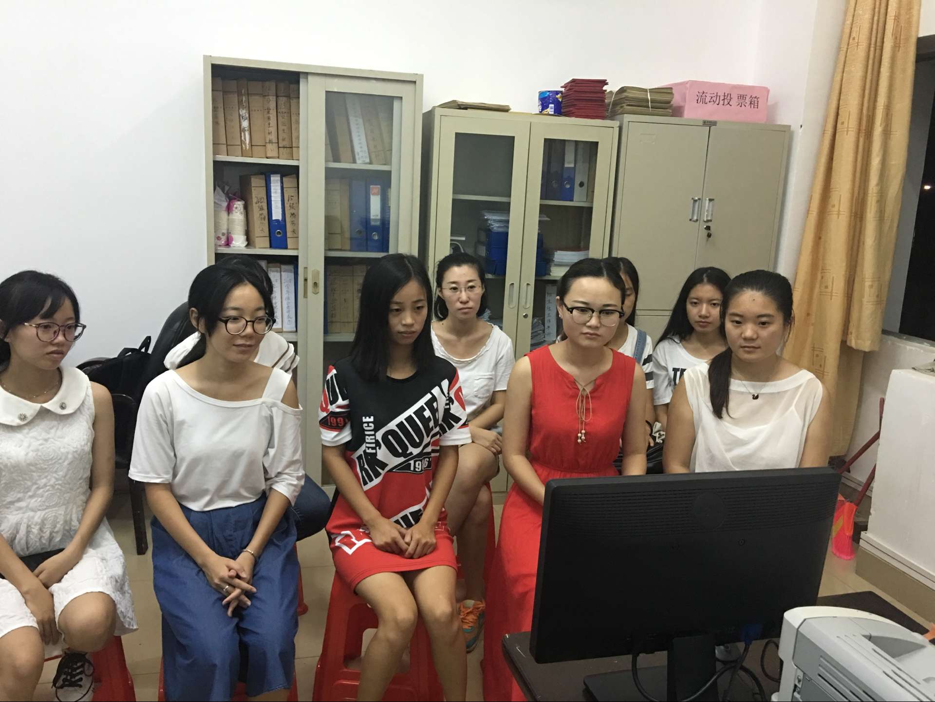 教育与心理学院党委组织党员观看特别节目《榜样》