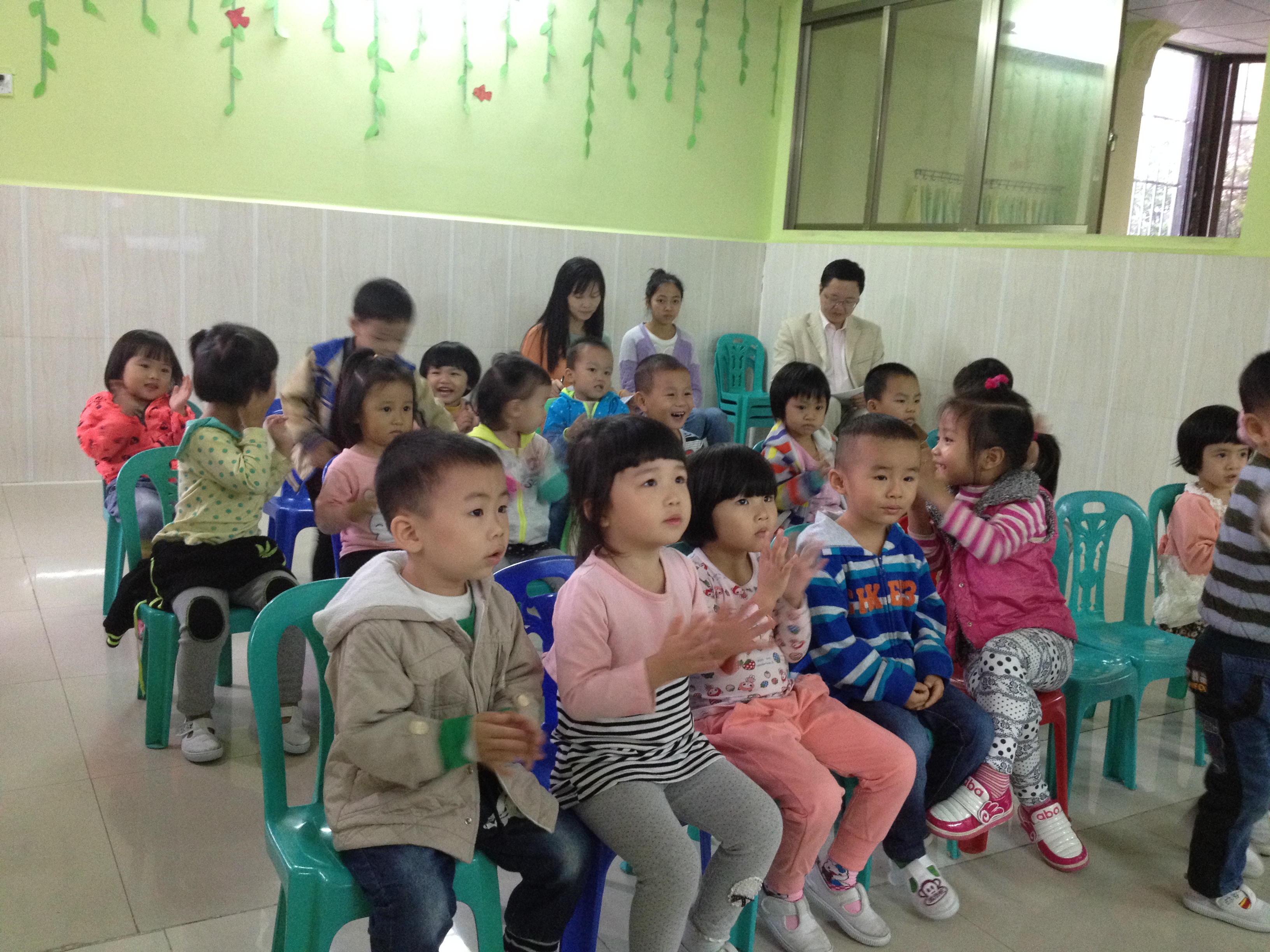 任仕君副院长到海口市幼儿园检查顶岗实习工作